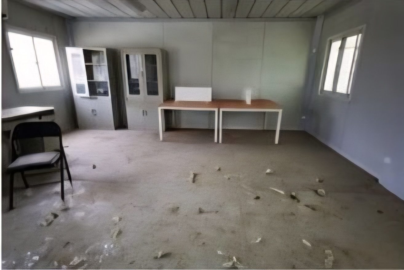 Floor before large-area cleaning